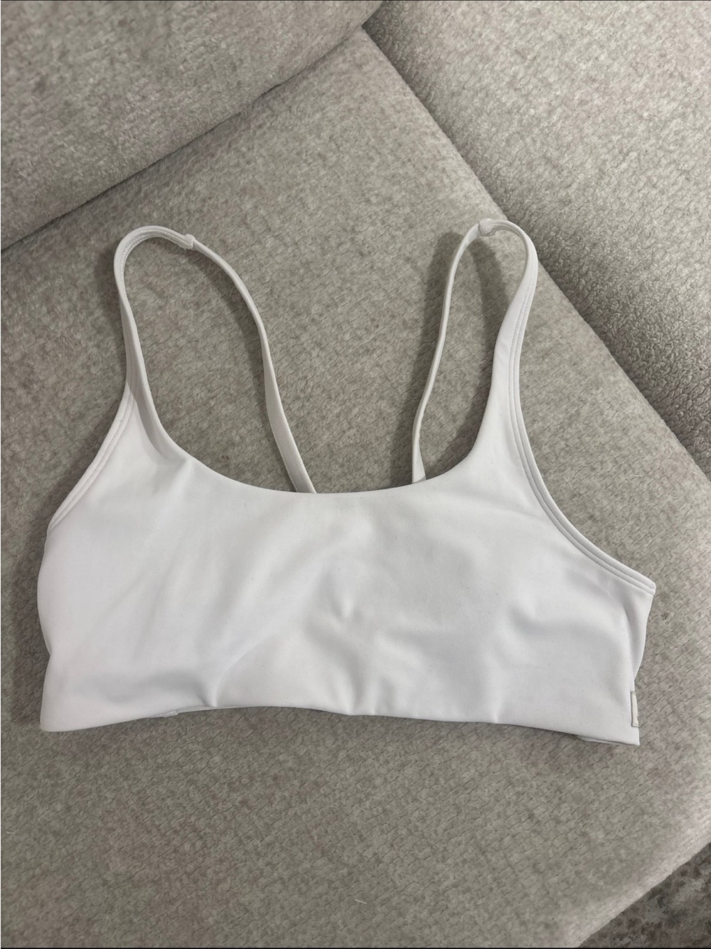 Vuori White Minimalist Seamless Sports Bra